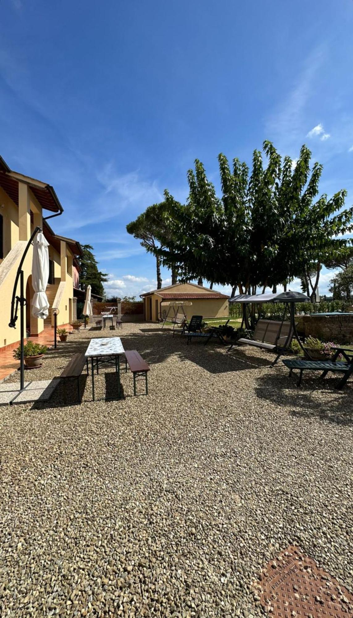 La Vecchia Cantina Guzzardi Lari المظهر الخارجي الصورة