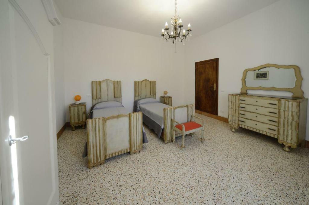 La Vecchia Cantina Guzzardi Lari المظهر الخارجي الصورة